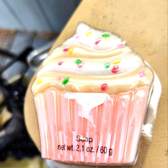 !!!!GIVEAWAY!!! CUPCAKE SOAP - Picture 1 of 1